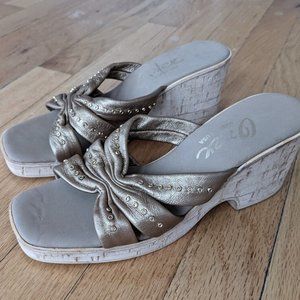 Onex Gold Leather Women's Wedge Square Toe Sandals Sz 8 7.5 Metallic EC